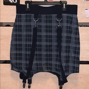 Grey and black plaid skirt